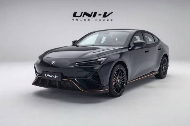 10萬級運動家轎，全方位升級，第三代長安UNI-V實車亮相