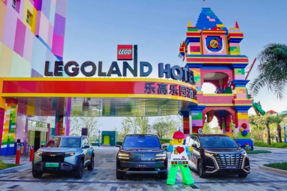 比亞迪牽手樂高樂園,開了一堂未來出行的啟蒙課