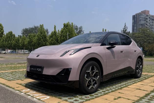 領(lǐng)克Z20！年輕人的第一臺(tái)精致小車！