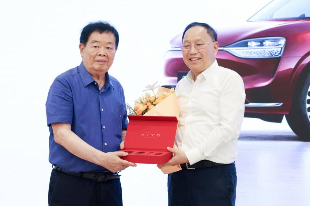新汽車致敬新教育 問界M9福耀科技大學交車儀式圓滿舉行