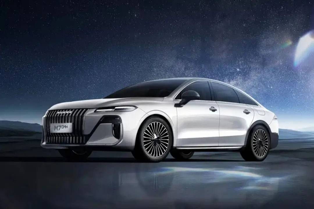 【E汽車】榮威發(fā)布M7 DMH車型全新配色——慕斯白