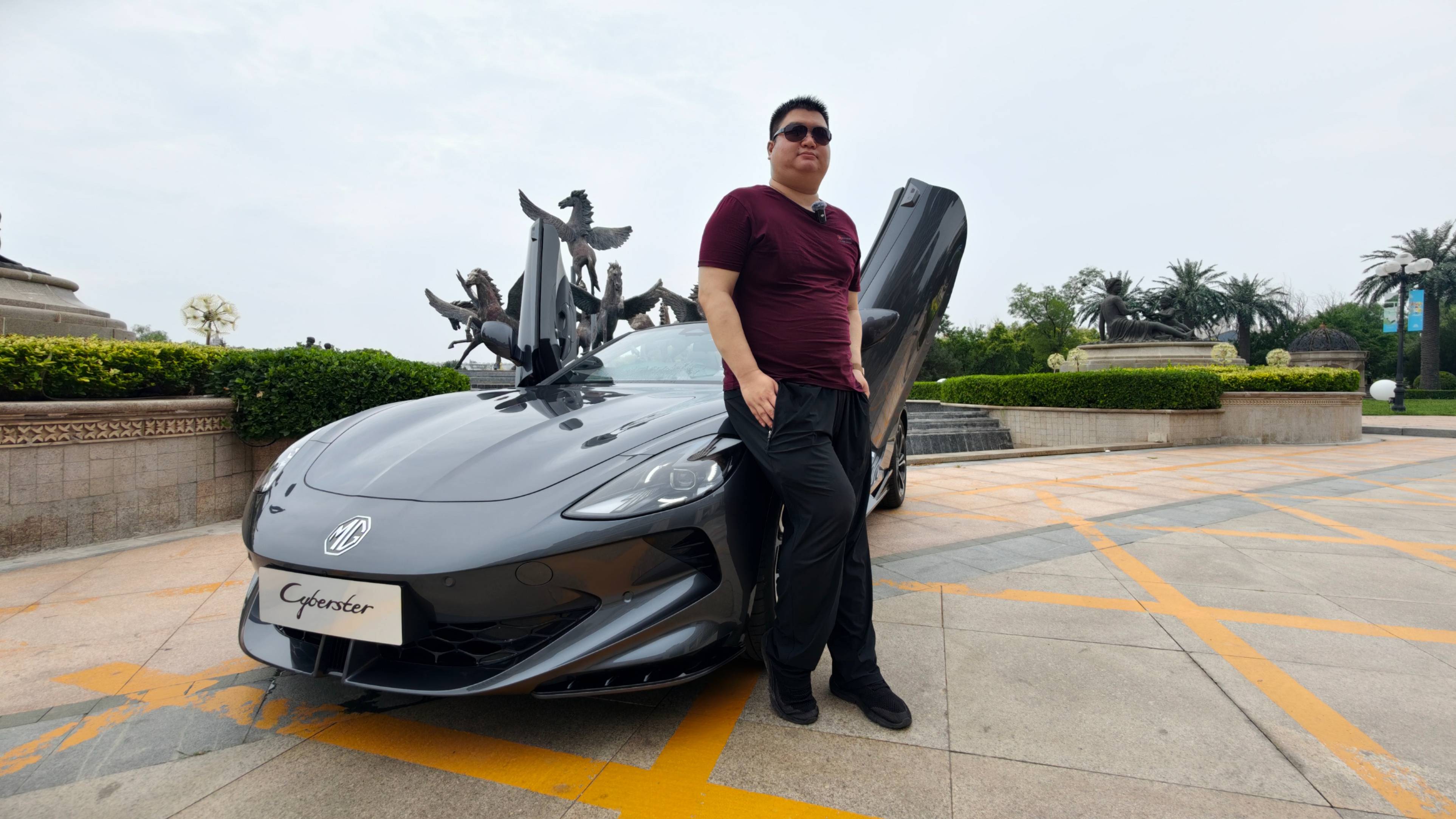 中国首款真正的跑车再进化！试驾Cyberster 2026款