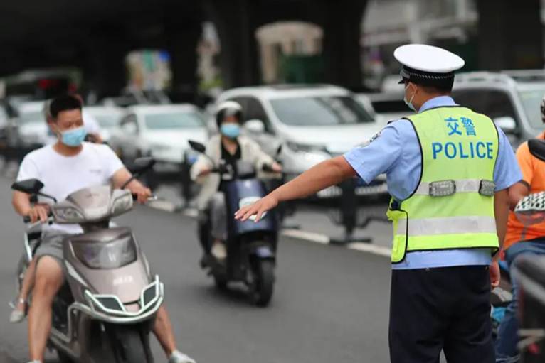 為何關(guān)于電動(dòng)自行車的謠言頻繁出現(xiàn)，是誰不滿于現(xiàn)行交通法規(guī)？