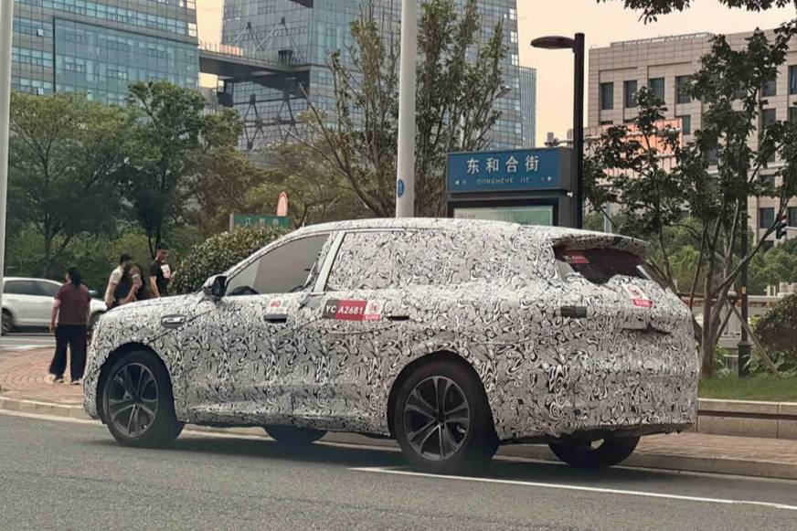 【E汽車】疑似新款問(wèn)界M7諜照曝光