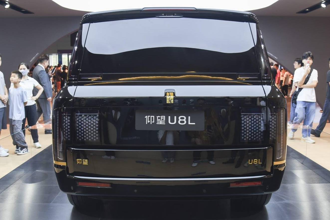 仰望 U8L 部分內(nèi)飾官圖發(fā)布！軸距加長了 200mm
