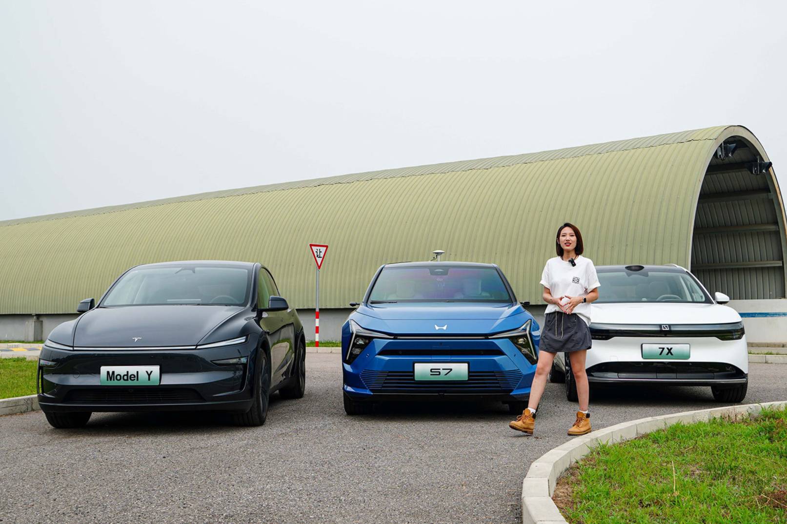 開車得爽坐車還得不暈 特斯拉本田極氪三車0暈車實測誰能贏？