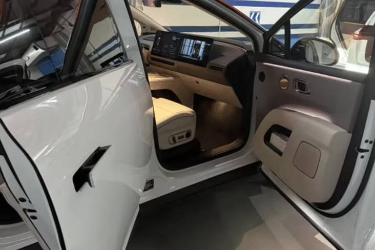 理想i8內(nèi)飾諜照曝光！定位中大型純電SUV