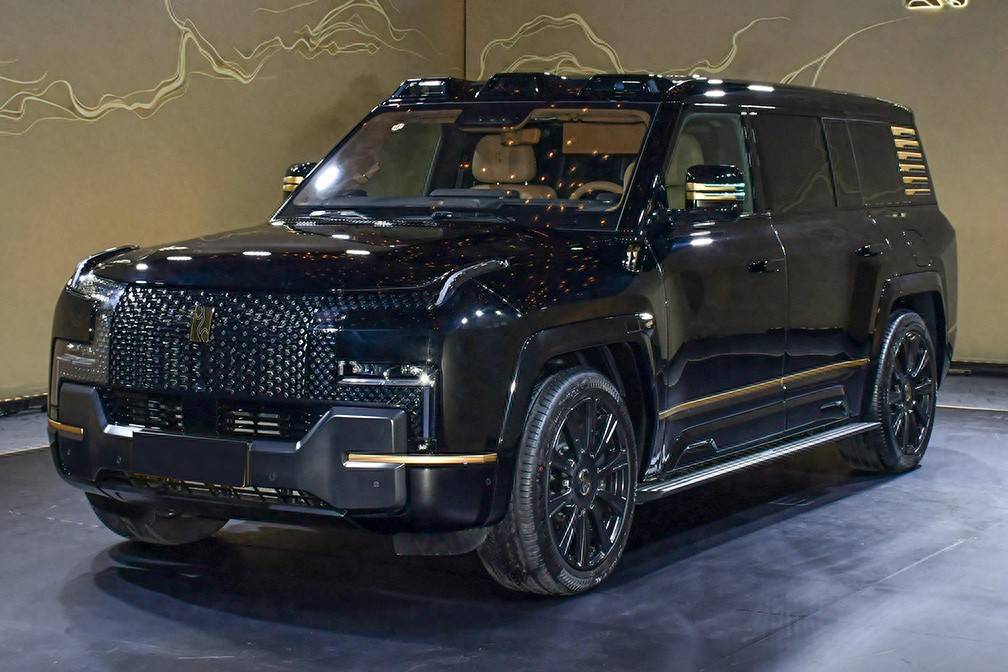 仰望U8L鼎世版實(shí)車亮相，車長5400mm，2+2+2座椅