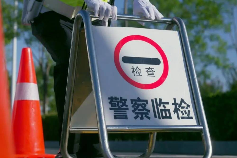 復(fù)盤男子騎車遇交警查處后死亡事件：追緝并無不妥，不應(yīng)制造對立