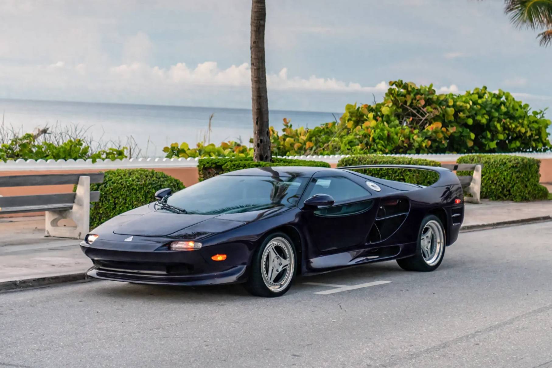 美國超級跑車的最后挽歌 Vector M12