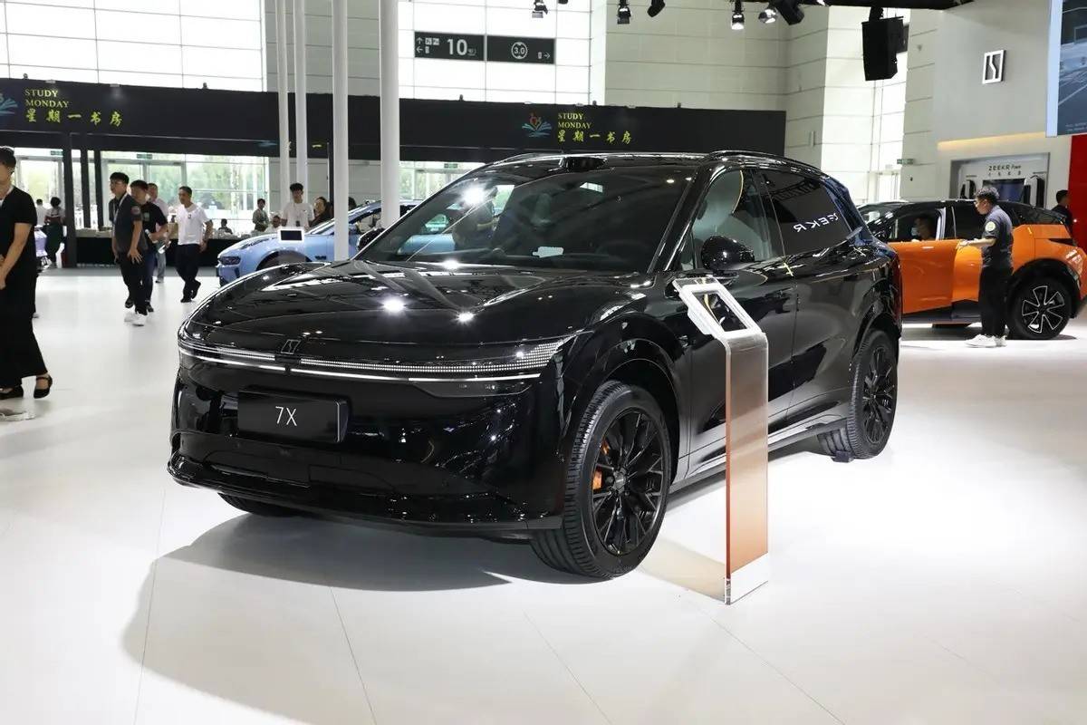 當你們都在討論極氪0公里二手車時,小米汽車偷偷的笑了