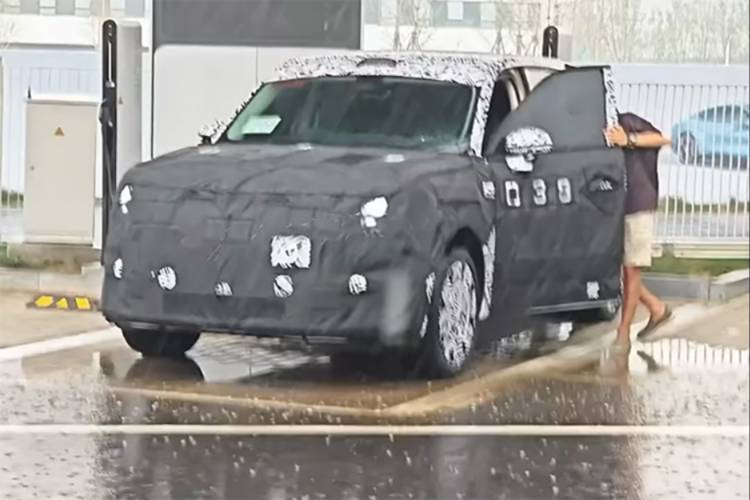 小米新車偽裝諜照曝光：代號昆侖N3，或采用增程動(dòng)力