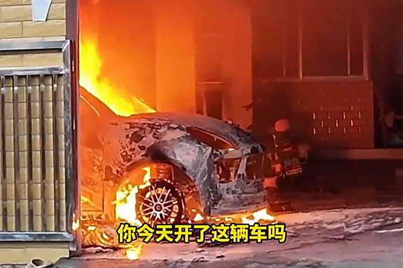 江西一“電車”停放半月后起火事件解讀：并非保時(shí)捷，而是老頭樂(lè)