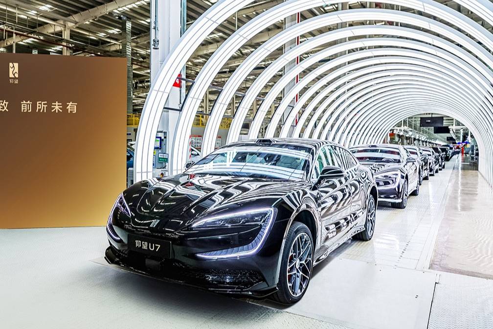比亞迪第1300萬輛新能源汽車下線，潘展樂成仰望U7形象大使