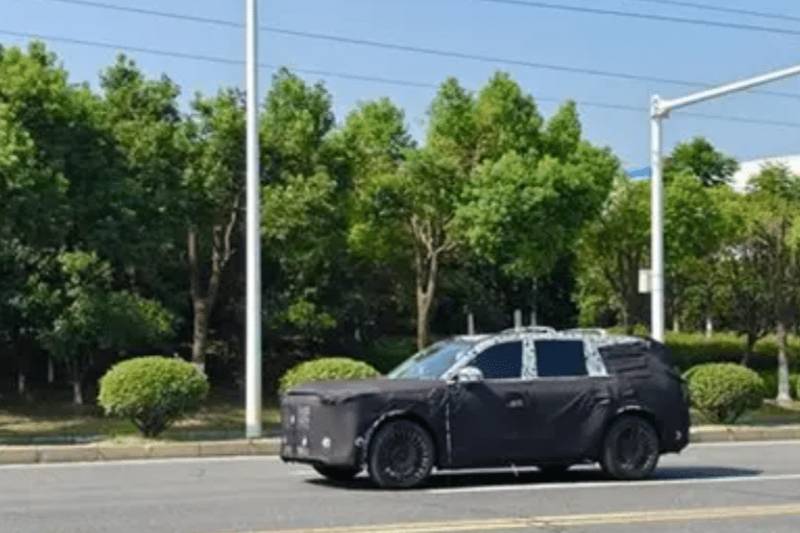 嵐圖旗艦全尺寸 SUV 諜照曝光！預計在 35-45 萬元