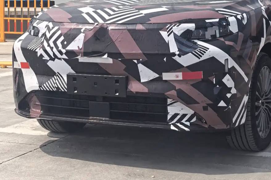 魏牌全新大型旗艦 SUV 曝光！基于 800V 混聯架構打造