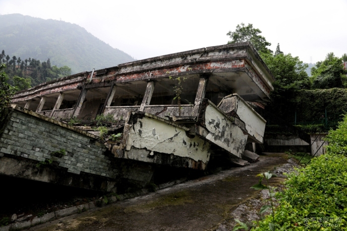 汶川地震漩口中学遗址游