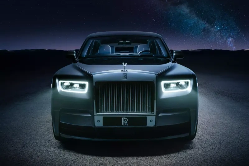 Rolls Royce Phantom Tempus debuts at Bangkok Motor Show, inspired by the concept of time. Featuring bespoke Kairous Blue paint, shimmering mica flakes, and a celestial-themed interior with fiber optics, it epitomizes luxury and bespoke craftsmanship.