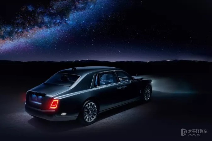 รุ่นรถหรูหราที่สุด: Rolls Royce Phantom Tempus เปิดตัวในมหกรรมยานยนต์กรุงเทพฯในงานนิทรรศการยานยนต์กรุงเทพที่จะจัดขึ้นในวันที่ 27 มีนาคมถึง 7 เมษายน พันธมิตรอันดับโลกยี่ห้อรถยนต์หรู Rolls Royce จะทำการออกรถคัญชีรายประจำ — Phantom TempusRolls Royce Phantom Tempus ถูกสร้างขึ้นจากความคิดถึง "เวลา" มีจุดประสงค์อยู่เพื่อสำรวจการไหลของเวลาและการภาวะที่นิ่งเงียบที่เฝ้าฝันกับมนุษย์ เป็นรถยนต์ที่ใช้สีสเปคเคี้ยวใหม่- Kairous Blue, ไม่ว่าจะดูสูงซึ่งปรากฏการณ์ที่ไม่ธรรมดาแต่ีถ้ามีการวางแผนจากชิ้นส่วนของแร่ฝุ