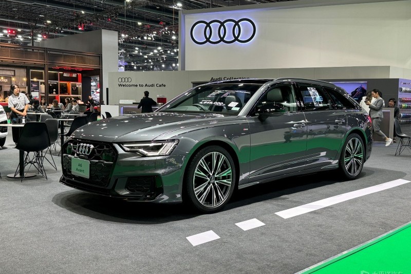 Audi A6 Avant shines at Bangkok Motor Show with a price of 4,649,000 Thai Baht. Featuring a 2.0L turbocharged engine, producing 245 hp and 370 Nm of torque, it boasts elegance, spaciousness, and efficiency, making it a standout among competitors.