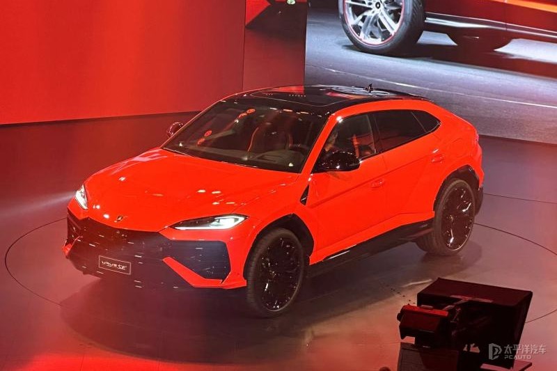 The all-new Lamborghini Urus PHEV made its debut at the 2024 Beijing Auto Show, with the new model named Urus SE. In conjunction with previous news, Lamborghini will also launch another PHEV model as a replacement for the Huracán this year. 