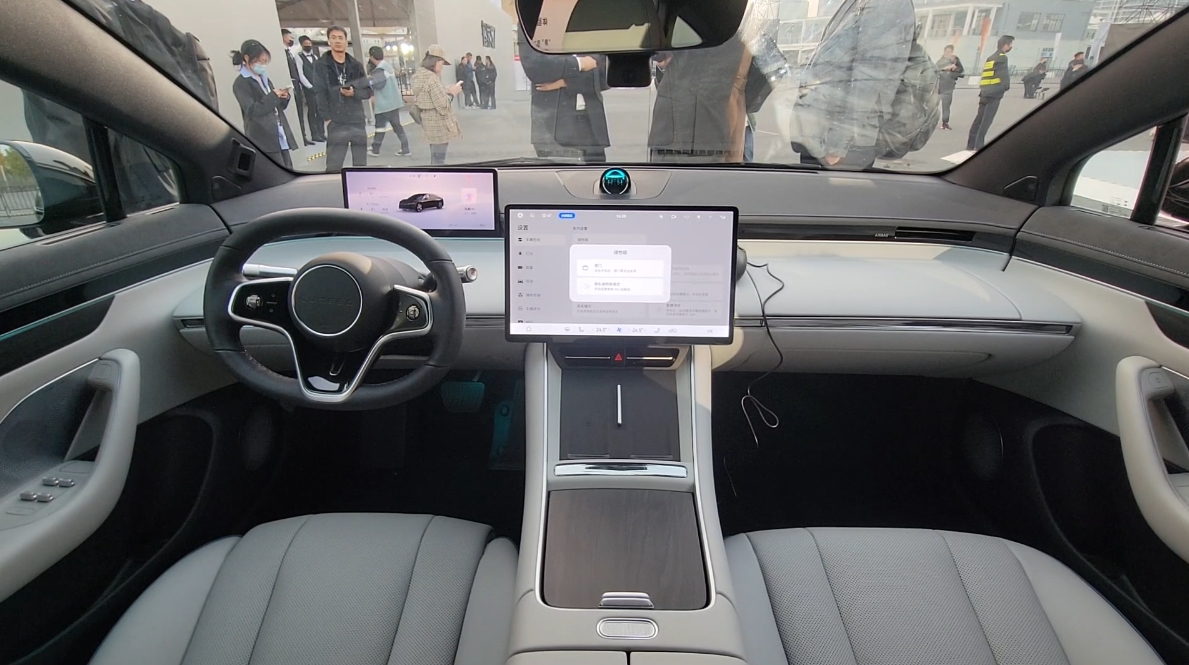 智界S7引领智慧出行新革命，鸿蒙智行首款轿车正式发布  第4张