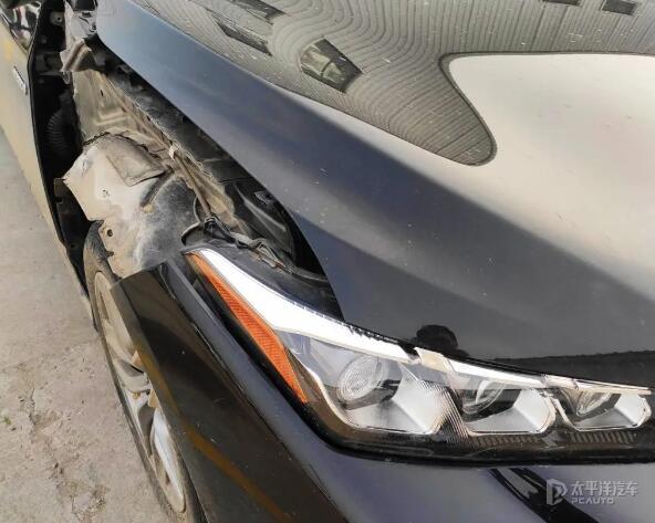 HOWO truck fender detail