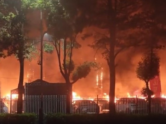 Fire at China's BYD 4S Store: 7 Cars Completely Destroyed, Cause of Fire to be Investigated