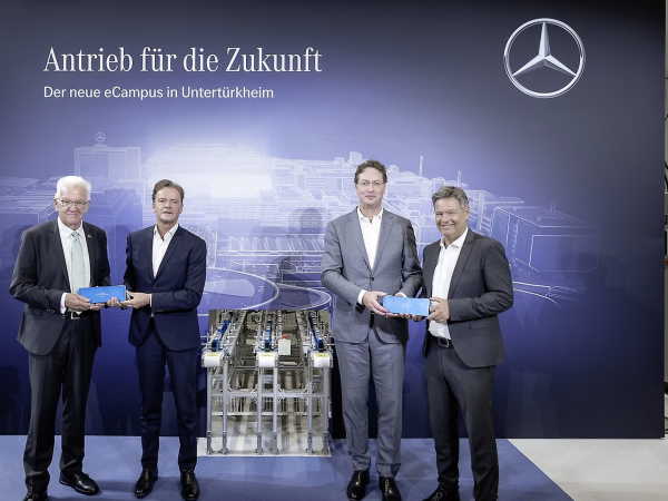 On July 9, according to a news release on the Mercedes-Benz official website, the company plans to establish a battery R&D center at its headquarters in Stuttgart, Germany. The goal is to develop high-performance batteries with "Mercedes-Benz DNA" and reduce battery costs by more than 30% in the next few years.The official news shows that on July 8 local time, Mercedes-Benz held the completion ceremony of the battery R&D and production center "Mercedes-Benz eCampus" at its Stuttgart headquarters