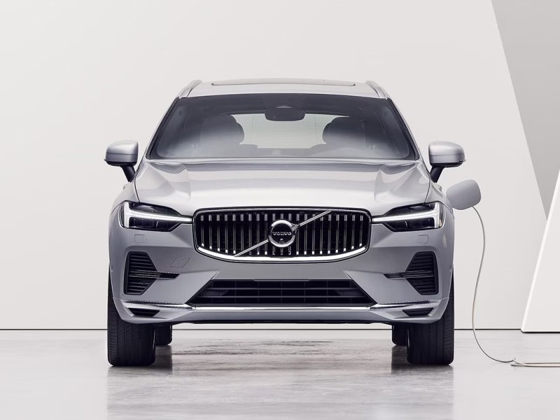 Volvo cuts sales forecast due to tariff concerns, but second quarter profits are strong