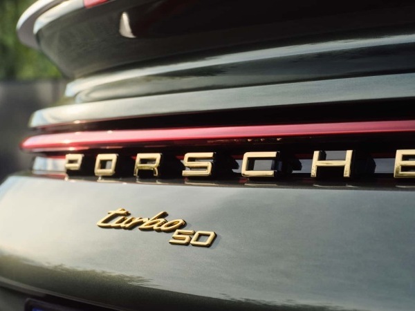 650 แรงม้า เร่ง 0-100 ใน 2.7 วินาที! Porsche 911 Turbo รุ่นครบรอบ 50 ปี สินค้ามีจำนวนจำกัด!