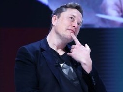 Trumps  considers cancelling tax incentives for electric vehicles and offering Musk the cabinet