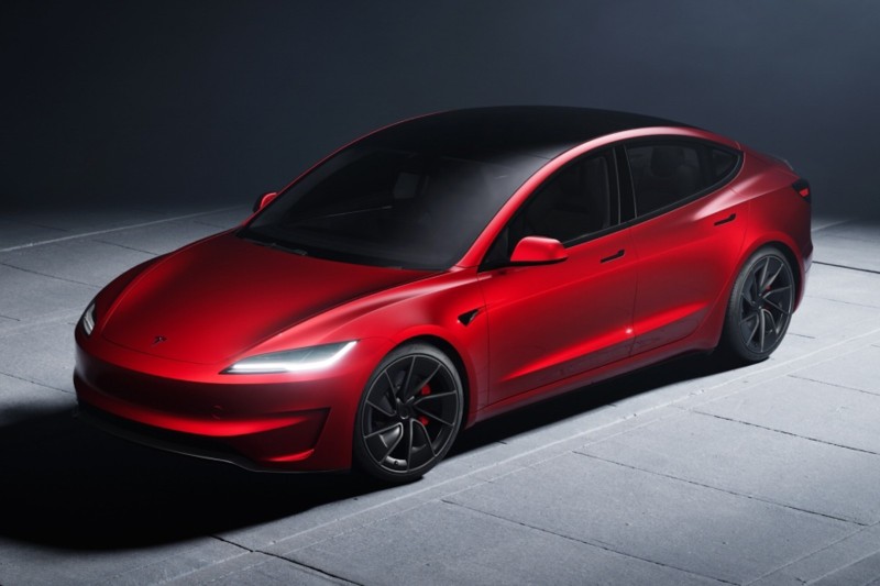 ทำไม Tesla Model 3 ถึงกลายเป็นมาตรฐานของอุตสาหกรรม? ประสบการณ์จริงจากเจ้าของรถ Tesla Model 3