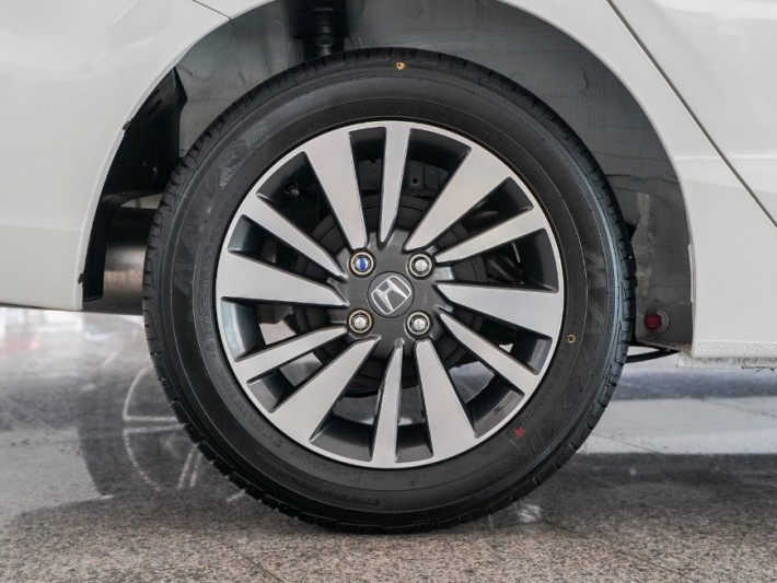 Car Buying Advice: How to choose the right tires for your car? 