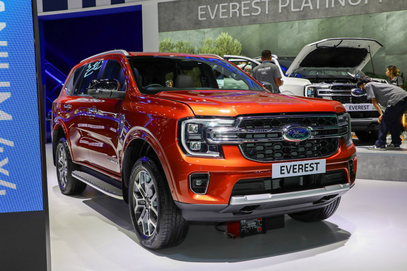 html
Ford Everest เป็นรุ่น SUV ที่สำคัญของฟอร์ดในตลาดรถยนต์ในประเทศ โดยมีสมรรถนะการขับขี่ข้ามภูเขาที่ทรงพลังและประสบการณ์ในการขับขี่ที่สบาย ซึ่งได้รับความนิยมจากผู้บริโภคมากมาย ในตลาดในประเทศ Ford Everest 2023 และ Ford Everest 2023 นำเสนอเพียงแค่ตัวเลือกของการติดตั้งที่หลากหลาย ตอบสนองความต้องการของผู้บริโภคที่มีความแตกต่างกัน สำหรับผู้บริโภคที่ต้องการสมรรถนะการขับขี่ข้ามภูเขาและประสบการณ์ในการขับขี่ที่สบาย Ford Everest เป็นตัวเลือกที่ควรพิจารณาหรือไม่?ณ ขณะนี้, Ford Everest นำเสนอหลายรุ่นในตลาด