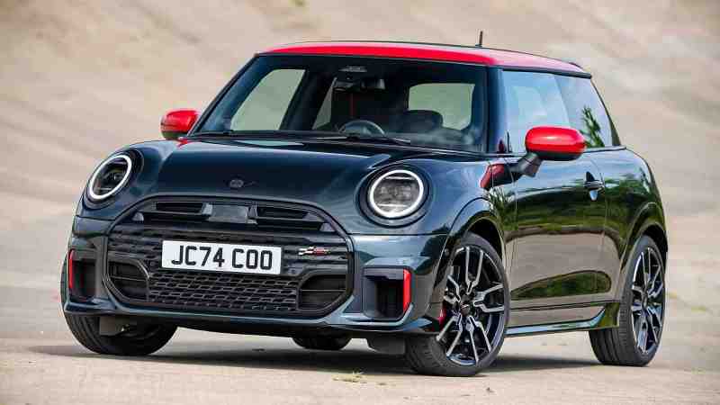 Official images of the fuel version MINI JCW family have been officially released, with upgraded sports style