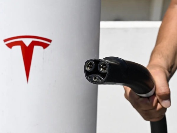 Tesla has built a new V4 supercharger station at the Gardens Mall