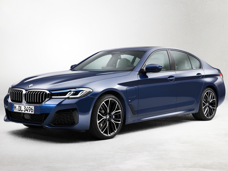 BMW 5 Series Sedan ที่มีการอุปกรณ์ครบครัน ตอบสนองทุกความต้องการในการเดินทางที่หลากหลาย