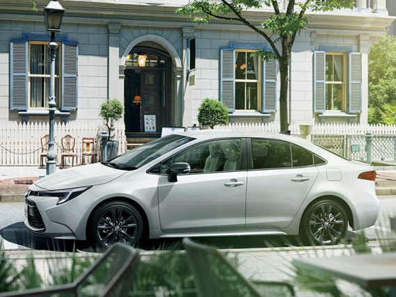 Toyota ในญี่ปุ่นเปิดตัวรุ่นที่ปรับปรุงของ Corolla และประกาศว่าจะไม่ขายรุ่น Corolla ที่ใช้เชื้อเพลิงอีกต่อไป