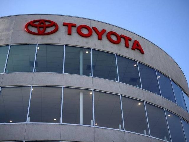 Toyota ประกาศรายงานการเงินล่าสุด: รายได้ลดลง วางแผนเพิ่มสัดส่วนการขายรถยนต์ไฟฟ้า