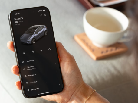 เวอร์ชัน 4.45.0 ของแอพ Tesla บน iOS มีคุณสมบัติในการตรวจสอบสถานะการชาร์จของรถ