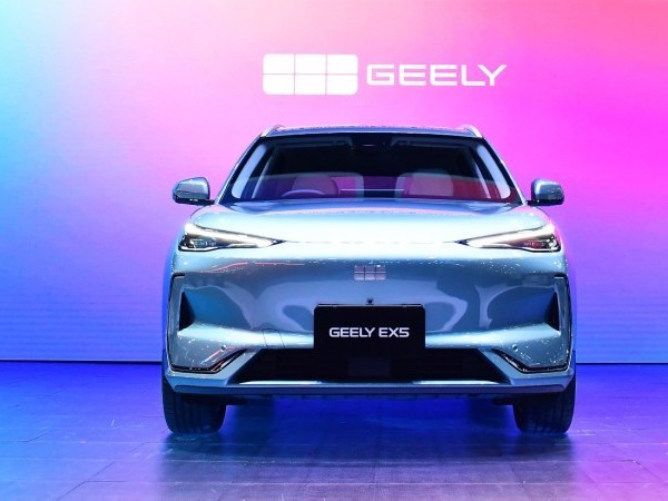 Geely จะเพิ่มโชว์รูมอีก 30 แห่งในประเทศของเรา โดยมีเป้าหมายเพื่อเพิ่มยอดขาย EX5 ต่อปีให้ถึง 9,000 คัน