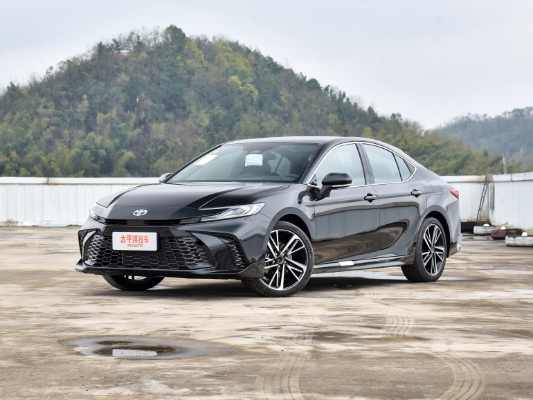 2025 Toyota Camry Test Drive: Quieter Cabin, More Enjoyable Driving!