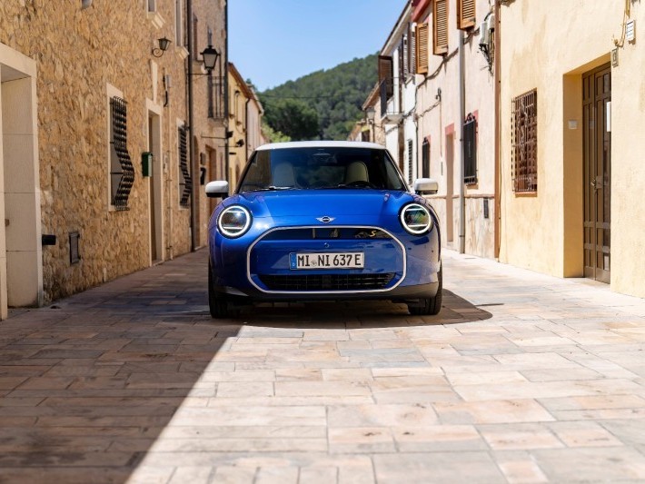 MINI เปิดตัว Cooper SE High Trim ราคาเริ่มต้น 1,799,000 บาท