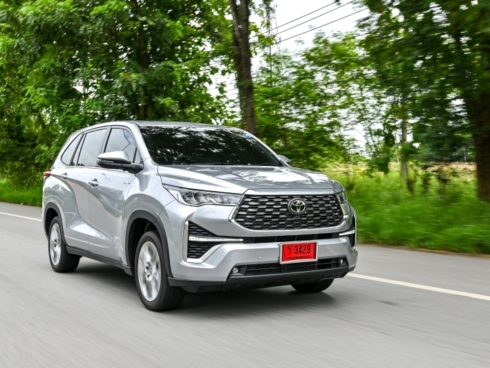 Toyota Innova Zenix Hybrid รถครอบครัวที่ผู้สูงอายุชื่นชอบ และประหยัดน้ำมันเกินคาด