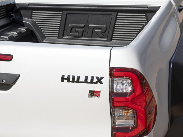 Toyota Hilux GR Sport รุ่นใหม่กำลังอยู่ระหว่างการทดสอบ คาดว่าจะเปิดตัวได้ภายในสิ้นปีนี้