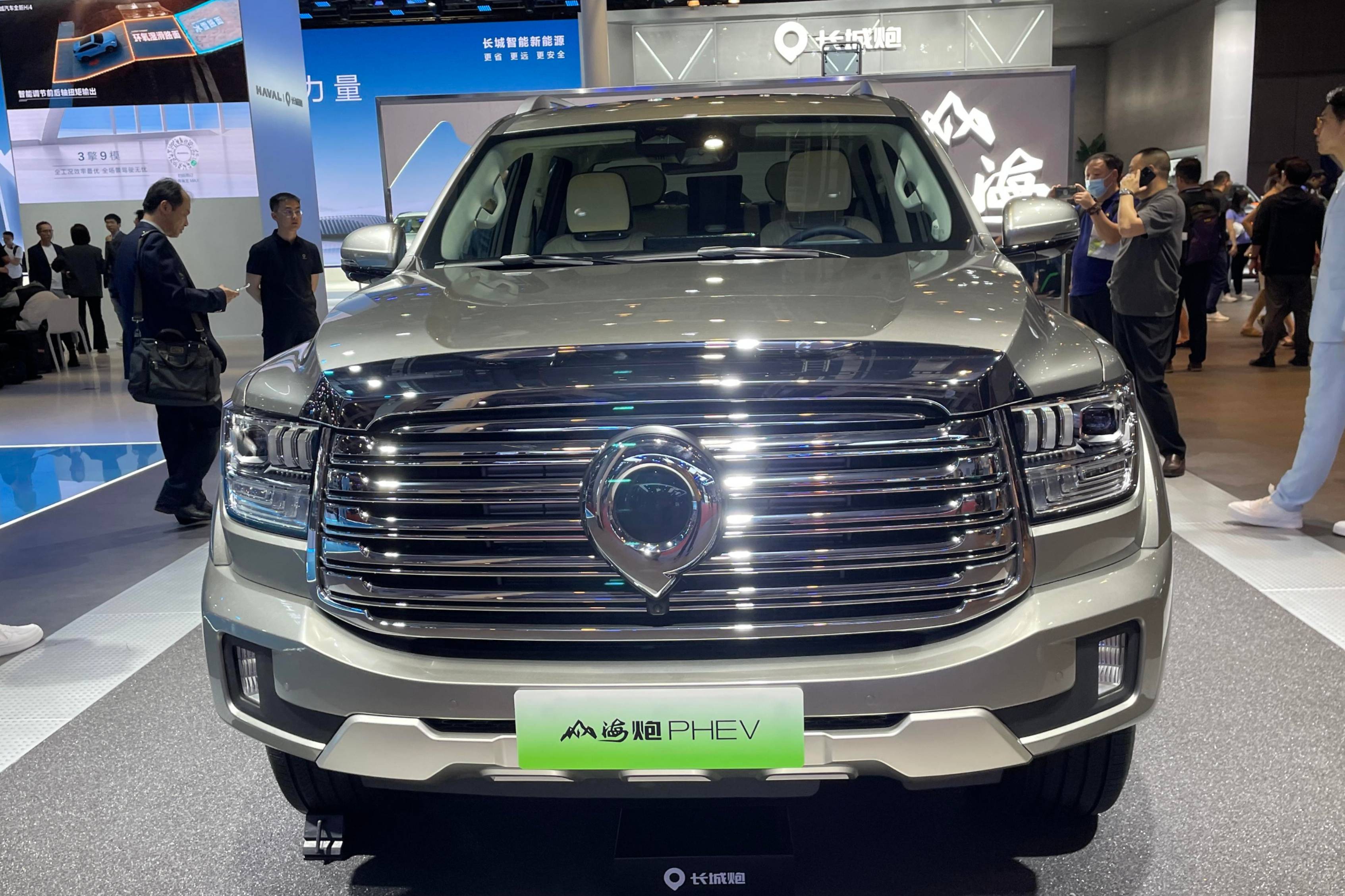 续航900km！长城炮首款插混版皮卡亮相上海车展
