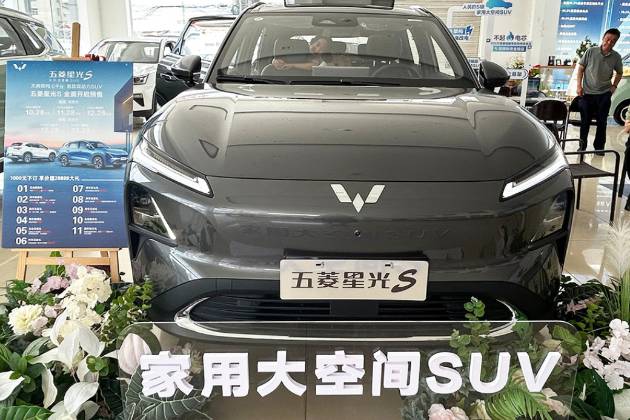 10万级家用大空间SUV 到店体验五菱星光S