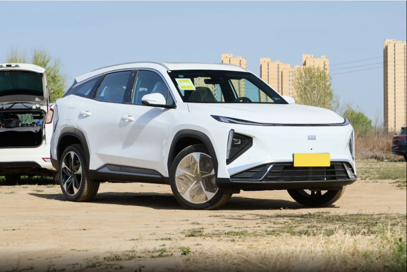 经济实惠的家用车，好开实用颜值高，吉利银河L7 EM-i