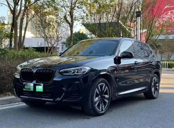 全新BMW iX3亮相慕尼黑车展，是电动时代自我革命还是妥协